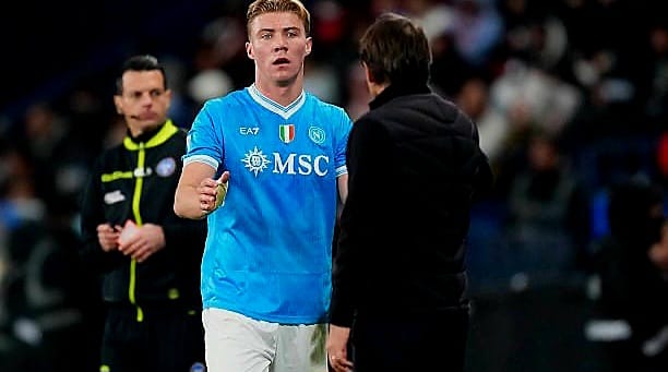 أنطونيو كونتي يكشف سر تألق هويْلوند وماكتوميناي