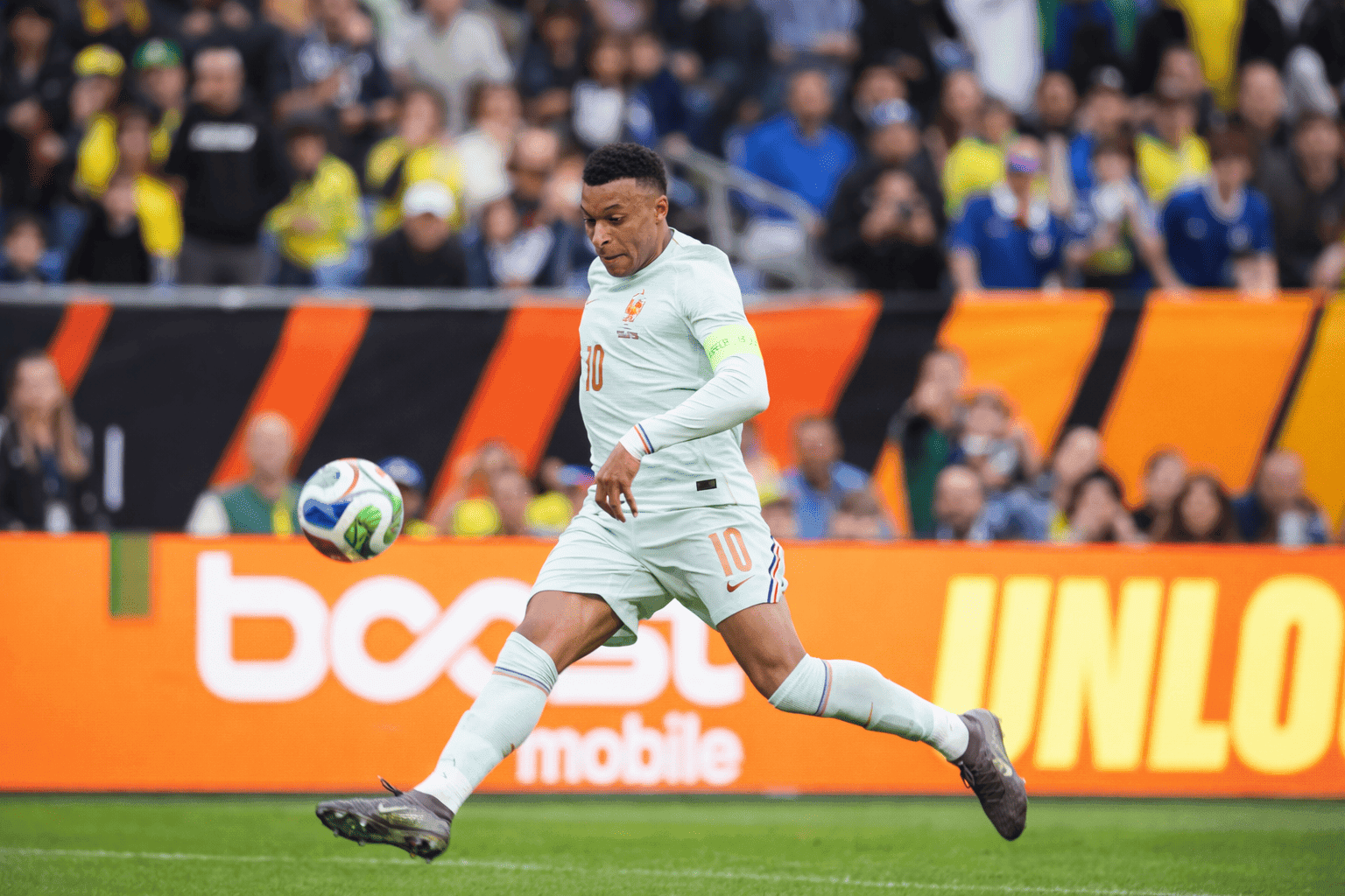 ماذا قدم عثمان ديمبيلي من أجل كيليان مبابي ؟؟ 1 عثمان ديمبيلي و كليان مبابي في المنتخب الفرنسي